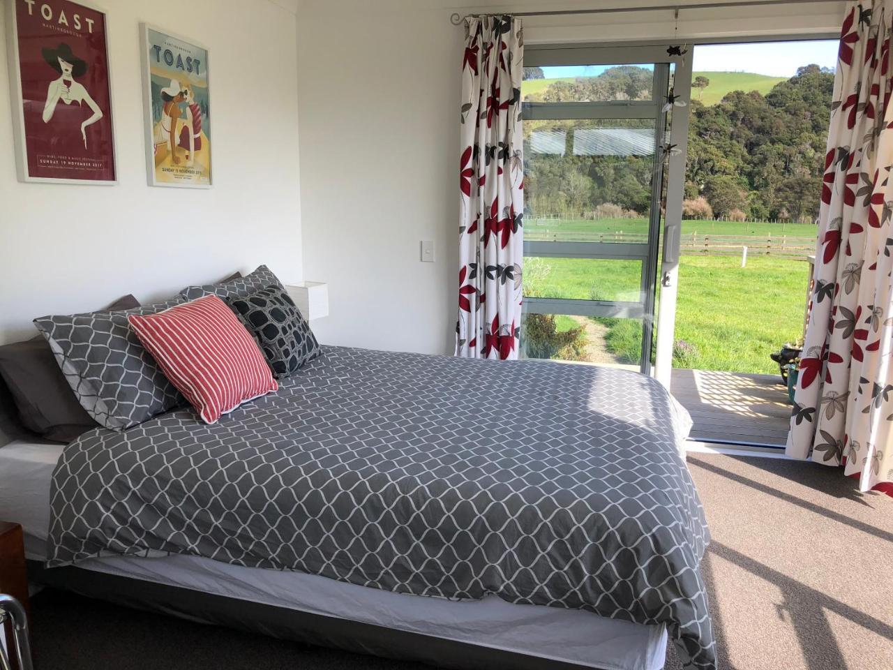 Narrow Neck Creek Farmstay And B&B Upper Hutt Bagian luar foto